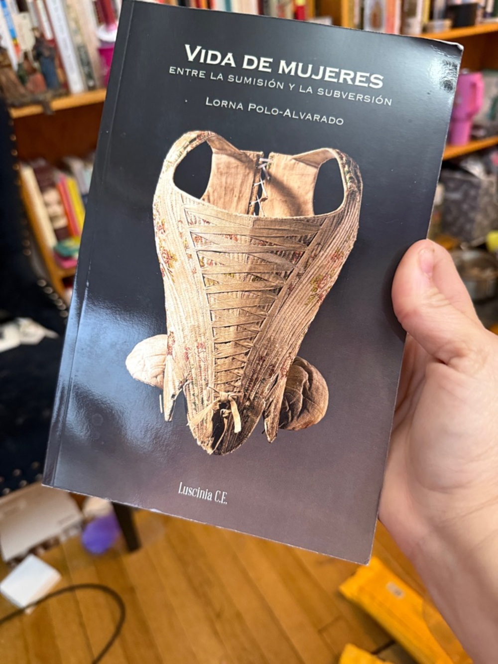 Vida de Mujeres — Beige Corset Cover Art